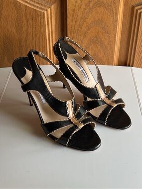 Manolo Blahnik Leather Slingback Sandals EU 40 T Strap Scallop Trim Heel